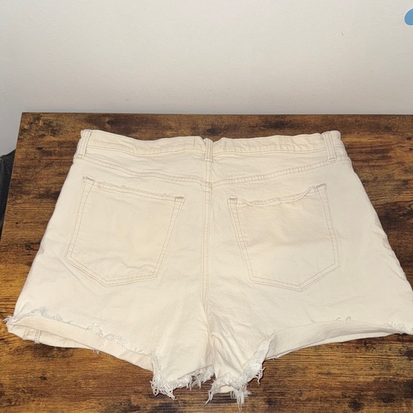 Abercrombie - The Dad Short (Women’s Size 33, US 16) - Picture 2 of 4